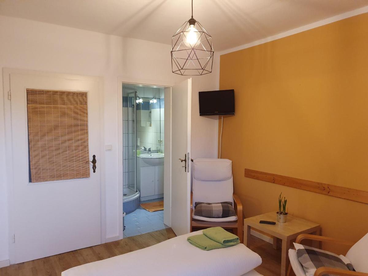 Pension Schuetze Daasdorf am Berge 外观 照片